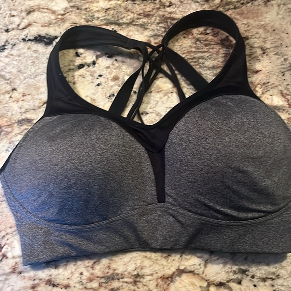 Bundle of 2 sports bras - Picture 2 of 6